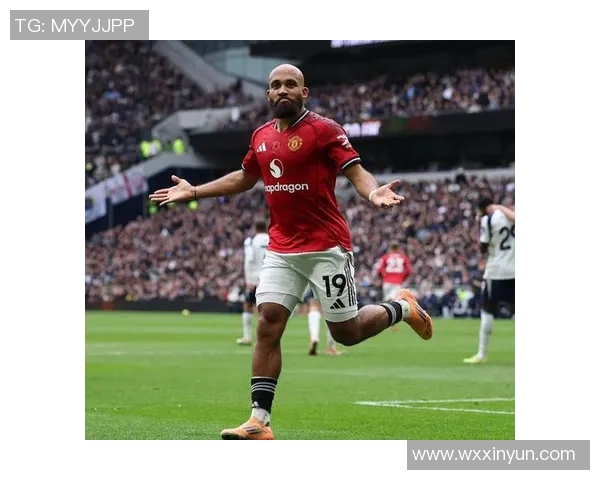 德里赫特加盟曼联，因伤缺席多场比赛备受争议